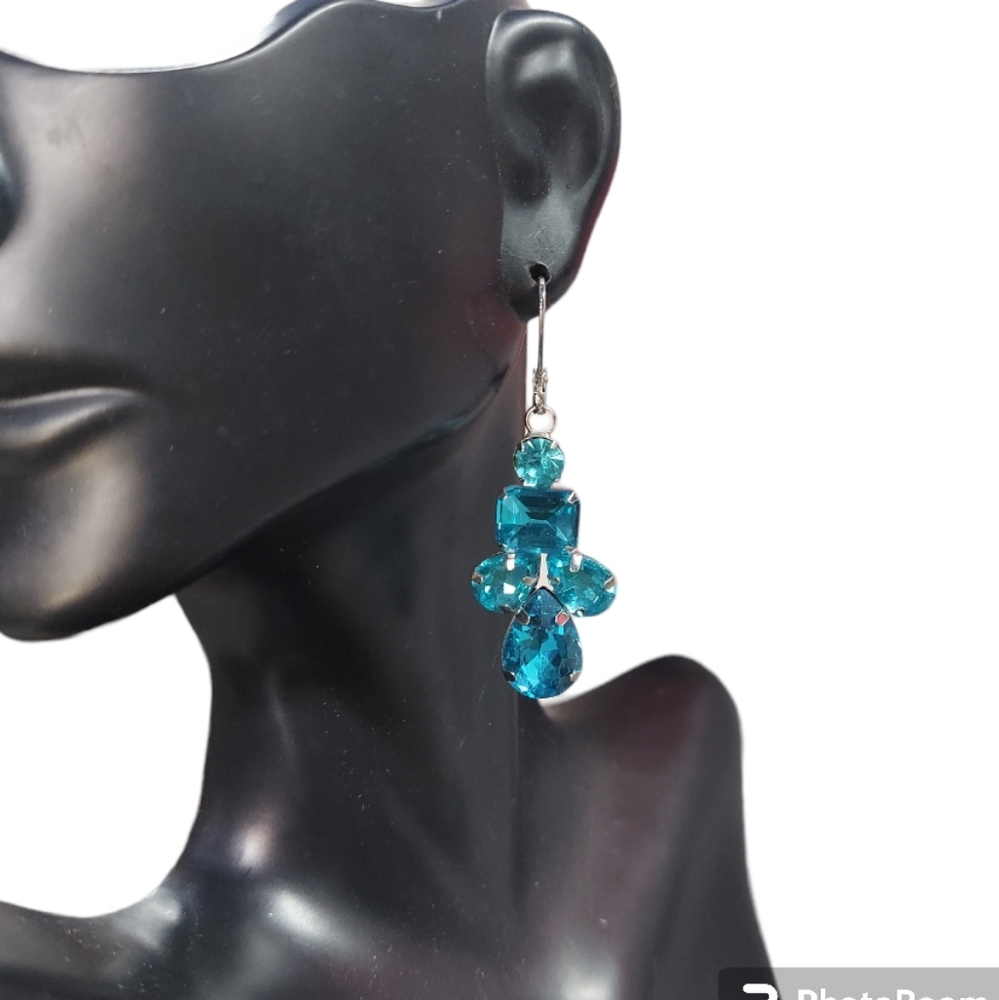 E897 2" Blue Geoshaped Crystal Drop Earrings - Picture 3 of 10